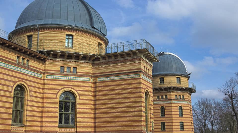 Potsdamer Institut für Klimafolgenforschung - ein schöner Spaziergang durch den Wissenschaftspark Albert Einstein.
Potsdam Institute for Climate Impact Research - nice walk along the historical Research Campus Albert Einstein.