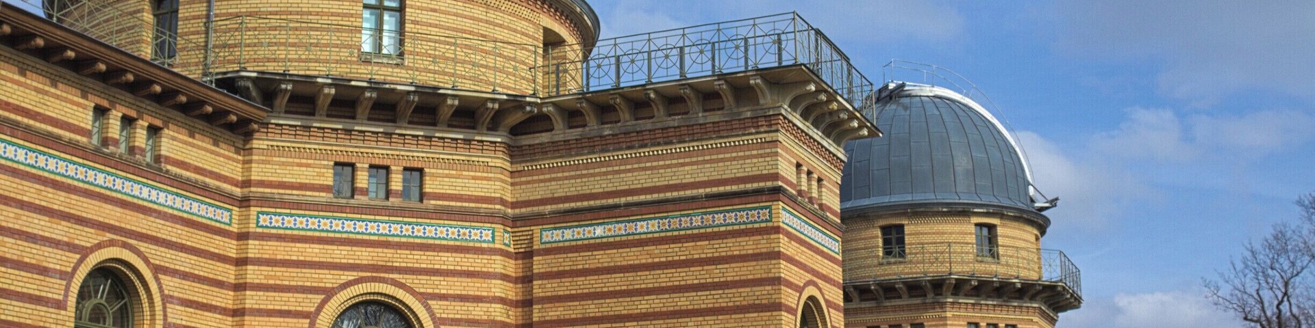 Potsdamer Institut für Klimafolgenforschung - ein schöner Spaziergang durch den Wissenschaftspark Albert Einstein.
Potsdam Institute for Climate Impact Research - nice walk along the historical Research Campus Albert Einstein.