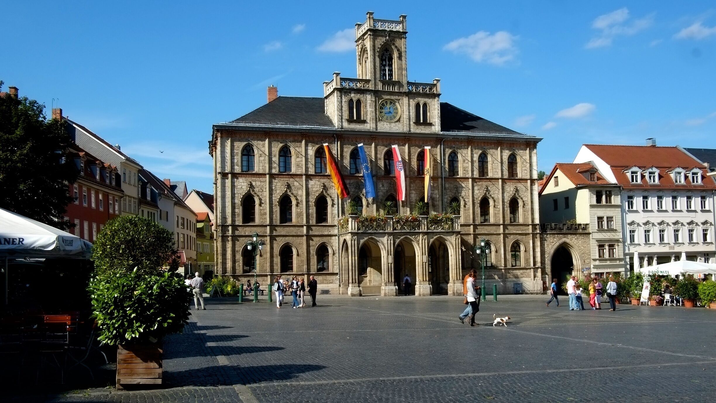 The Weimar Town Hall is located in the centre of Weimar on the west side of the 60 x 60 metre market square. The three-storey building in neo-Gothic style with a representative balcony and bell tower is one of the landmarks of Weimar.