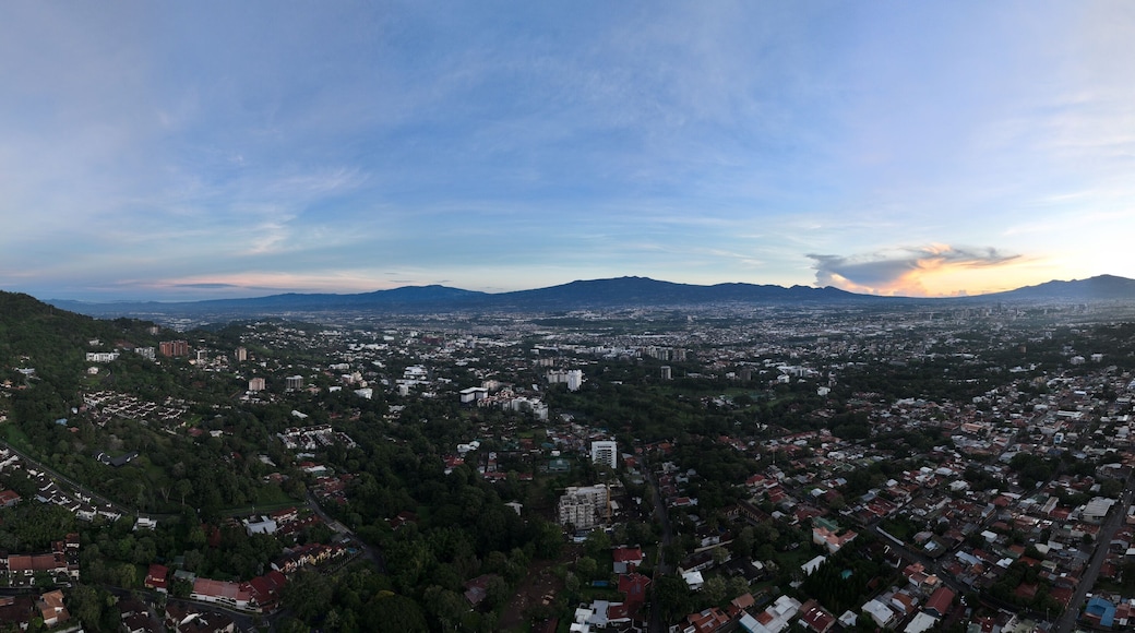 Stunning Escazu: A Costa Rican Skyline View