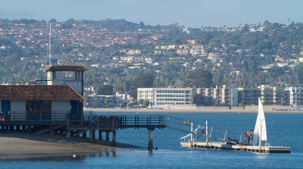 Mission Beach which includes skyline, a marina and sailing