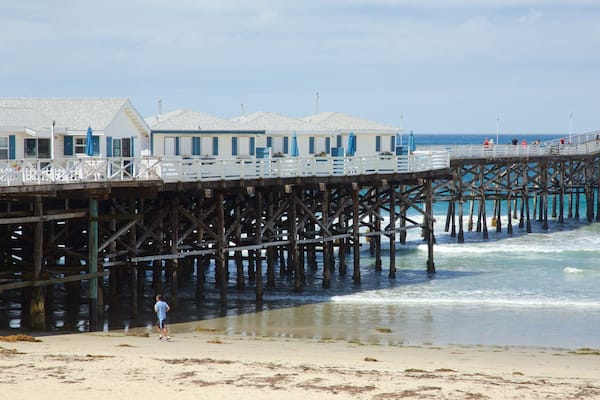 Pacific Beach Park showing a beach