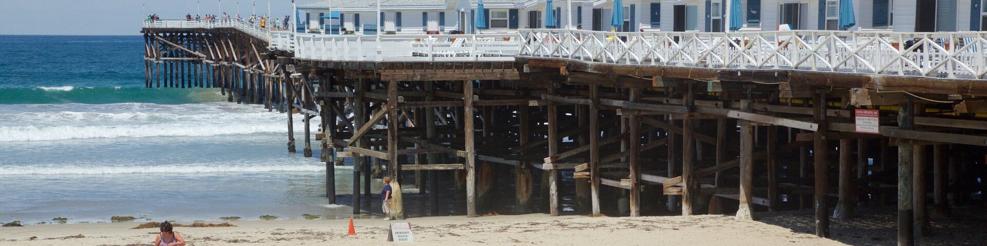 Pacific Beach Park showing a beach