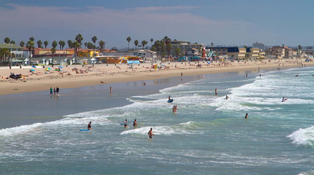 Pacific Beach Park caracterizando uma praia, paisagens litorâneas e natação