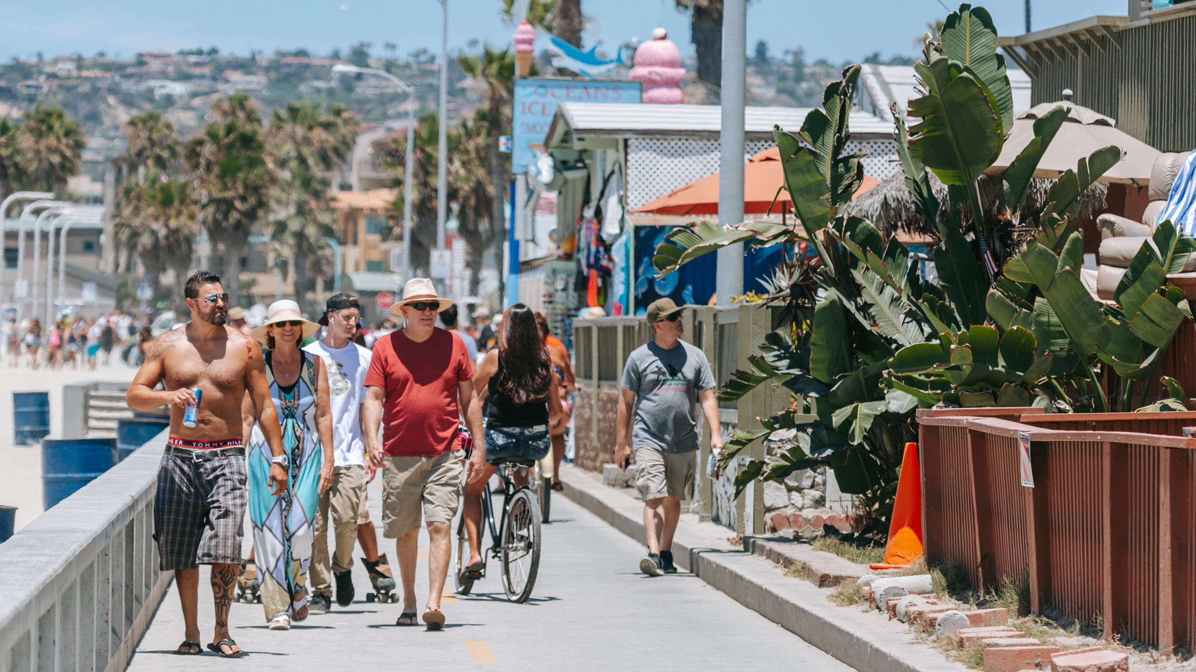 Pacific Beach Park featuring street scenes as well as a small group of people