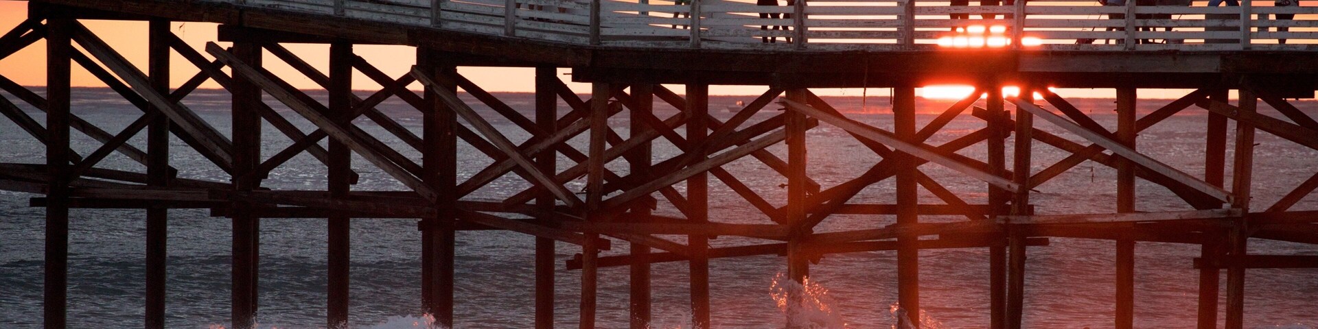 Parque de Pacific Beach mostrando una playa y un atardecer