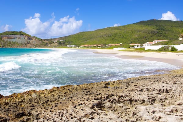 Guana Bay Beach welches beinhaltet KĂŒstenort, Landschaften und Strand