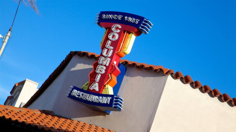 Une enseigne colorée pour le restaurant Columbia, avec un fond bleu et l'inscription « DEPUIS 1905 » en haut.