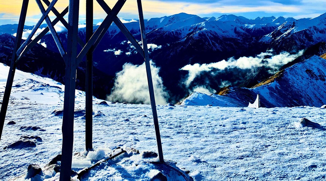 Simply beautiful😍
#snow #winter #poland #europe #roadtrip #sky #hiking #sunset #trovember