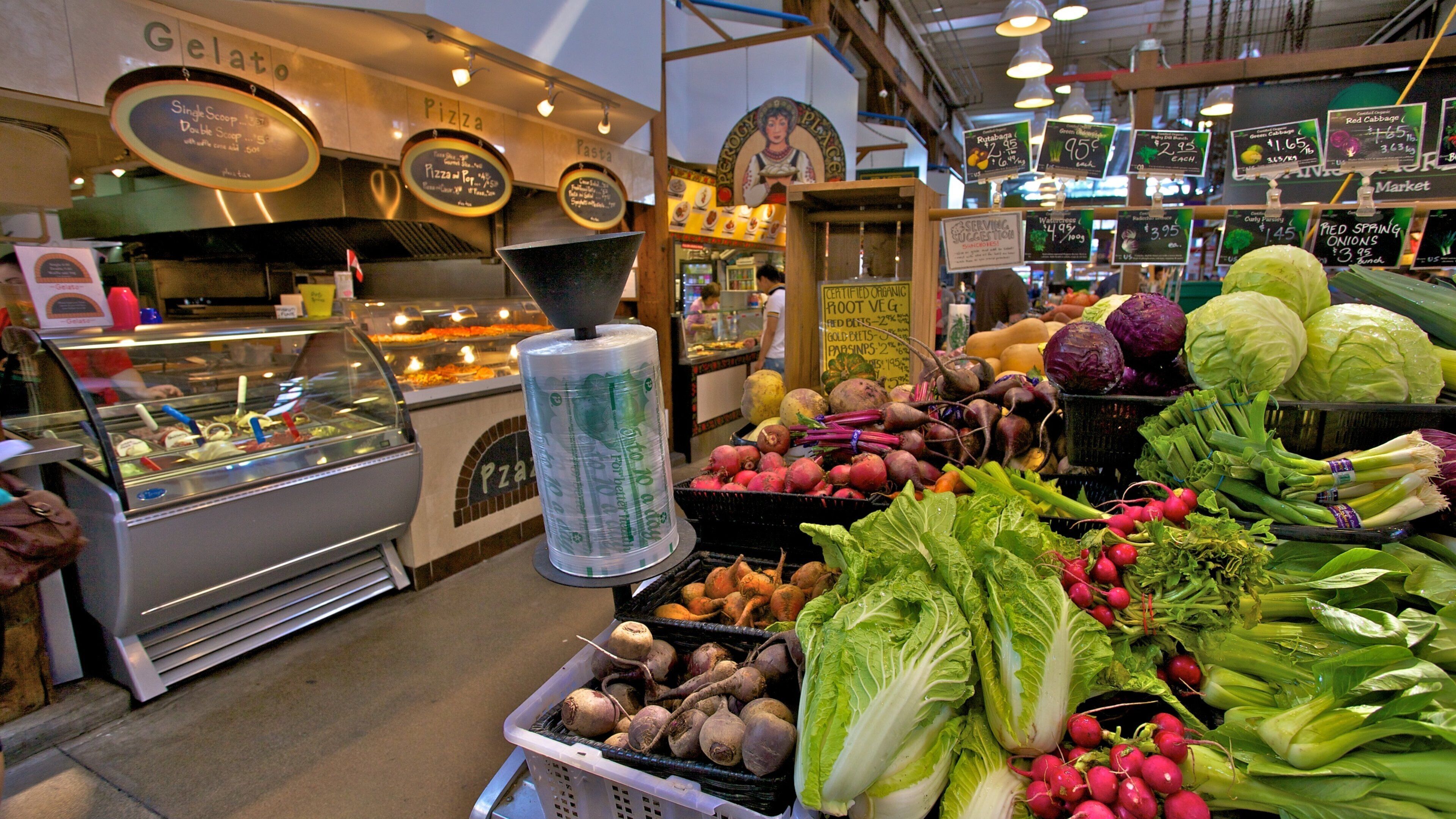 Granville Island Public Market som inkluderar marknader, mat och interiörer