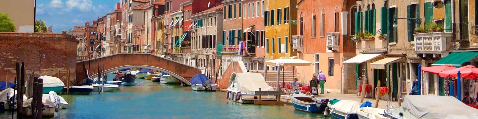 Venetian Ghetto featuring heritage architecture, boating and a bridge