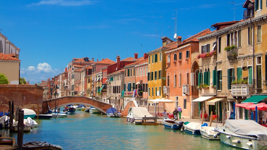 Venetian Ghetto featuring heritage architecture, boating and a bridge