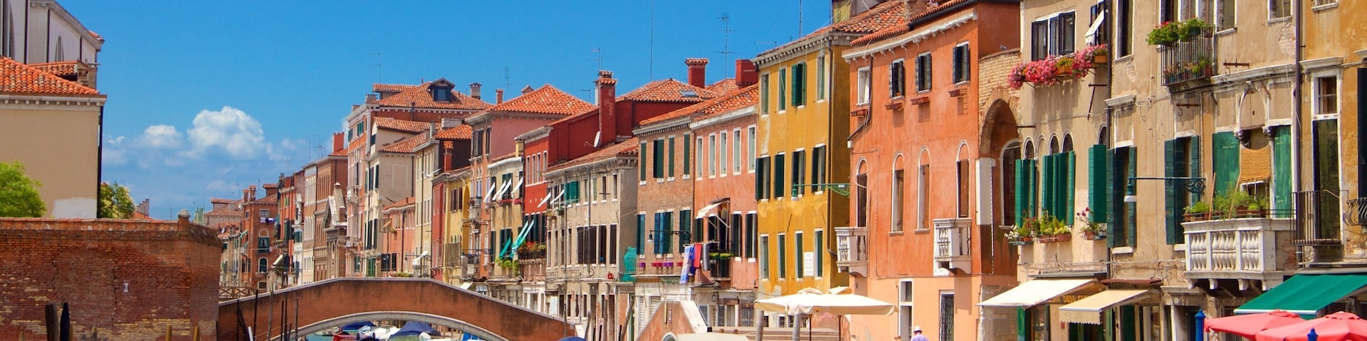 Venetian Ghetto featuring heritage architecture, boating and a bridge