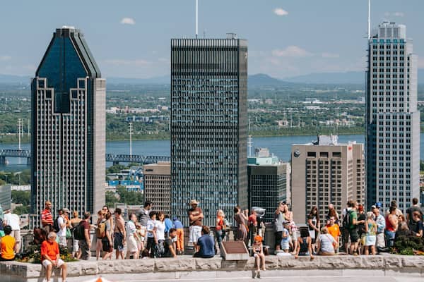 Mount Royal Park which includes views, a city and a high rise building
