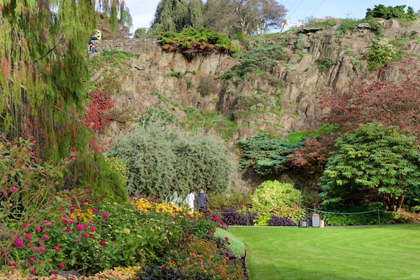 Queen Elizabeth Park which includes a garden