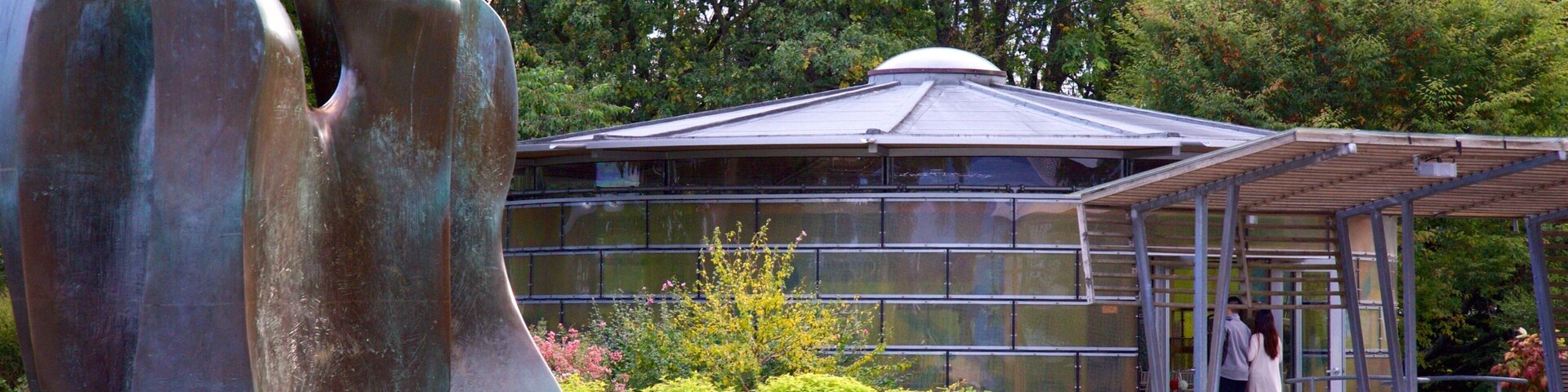 Queen Elizabeth Park mit einem Park und Outdoor-Kunst