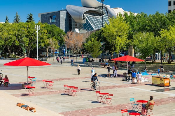 Sir Winston Churchill Square showing a square or plaza and street scenes