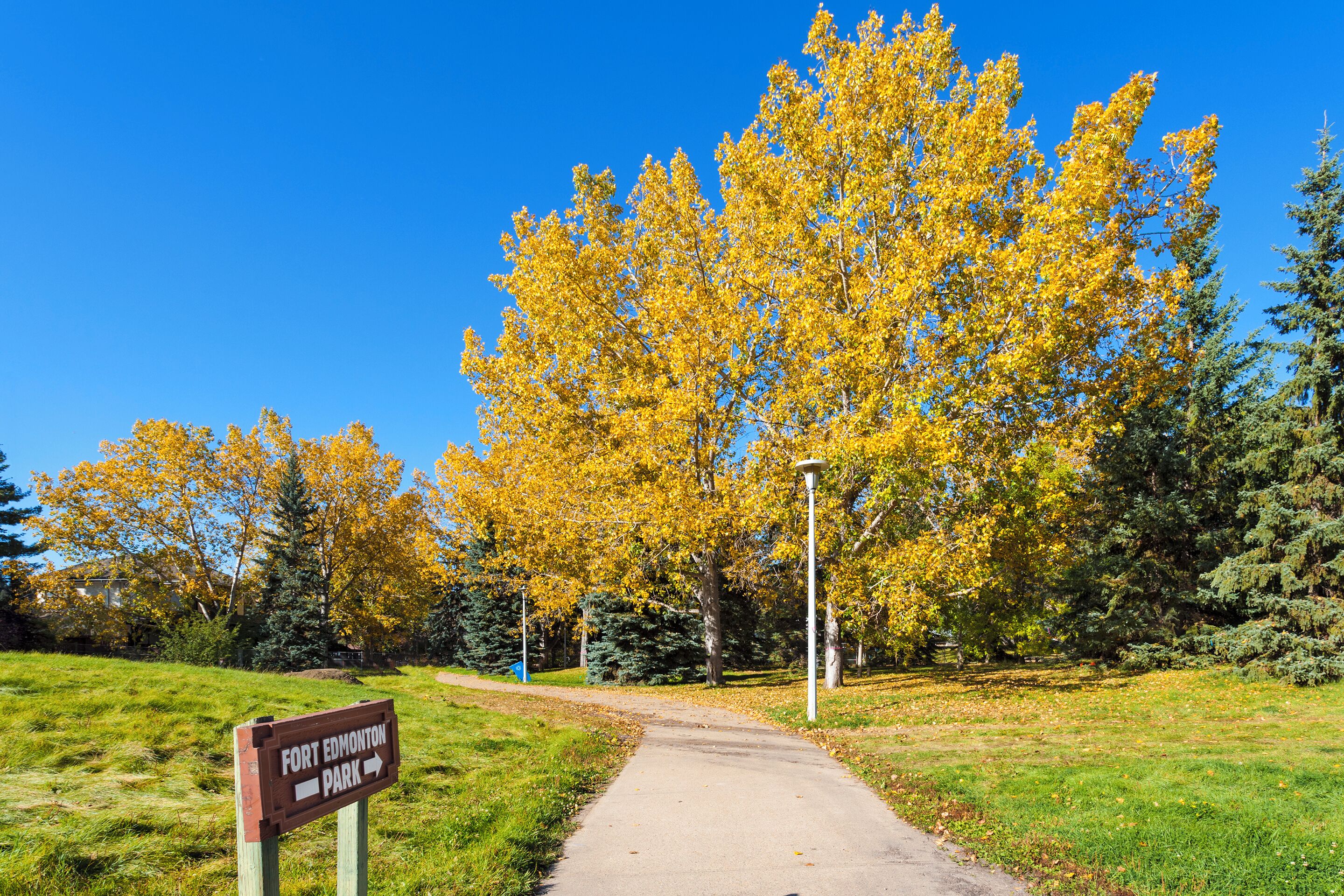 Edmonton_FortEdmontonPark_507190-1