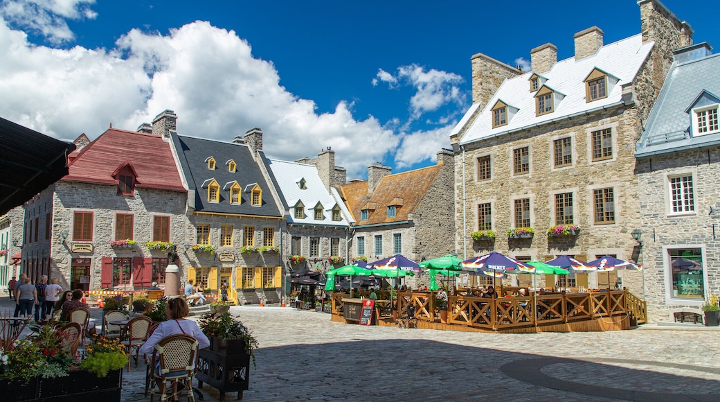 Place Royale which includes heritage elements