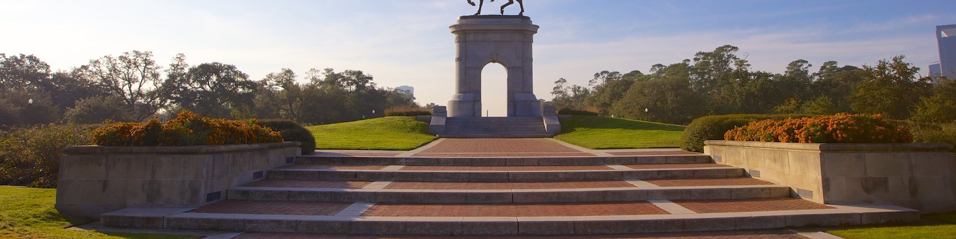 赫門公園 其中包括 古蹟, 雕像或雕塑 和 公園
