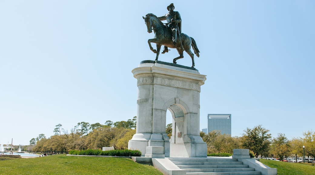 Hermann Park showing a statue or sculpture and a garden