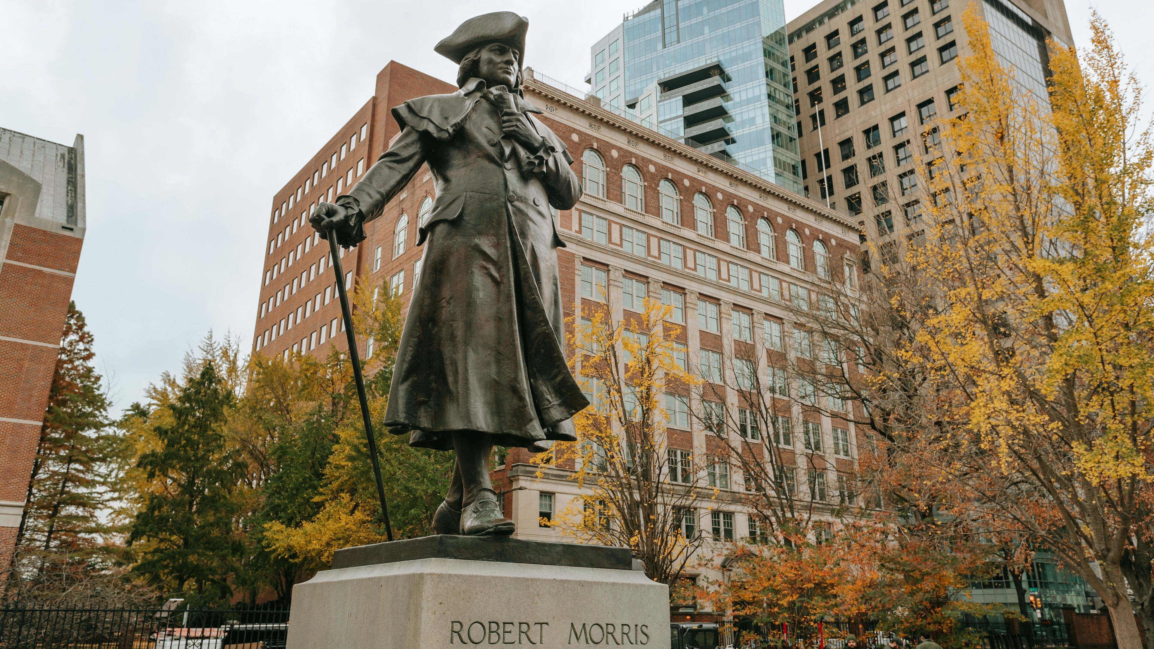 Independence National Historical Park showing a statue or sculpture and a city