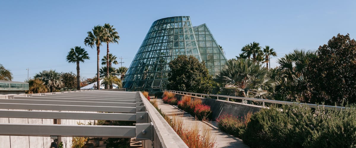 San Antonio Botanical Gardens featuring a park