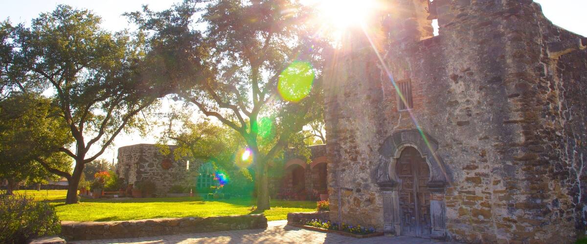 Vườn Quốc gia San Antonio Missions trong đó bao gồm nhà thờ, khu vườn và kiến trúc di sản
