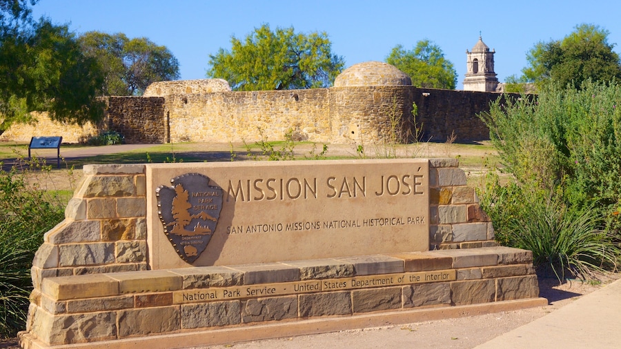 San Antonio Missions nasjonalpark fasiliteter samt hage og skilt