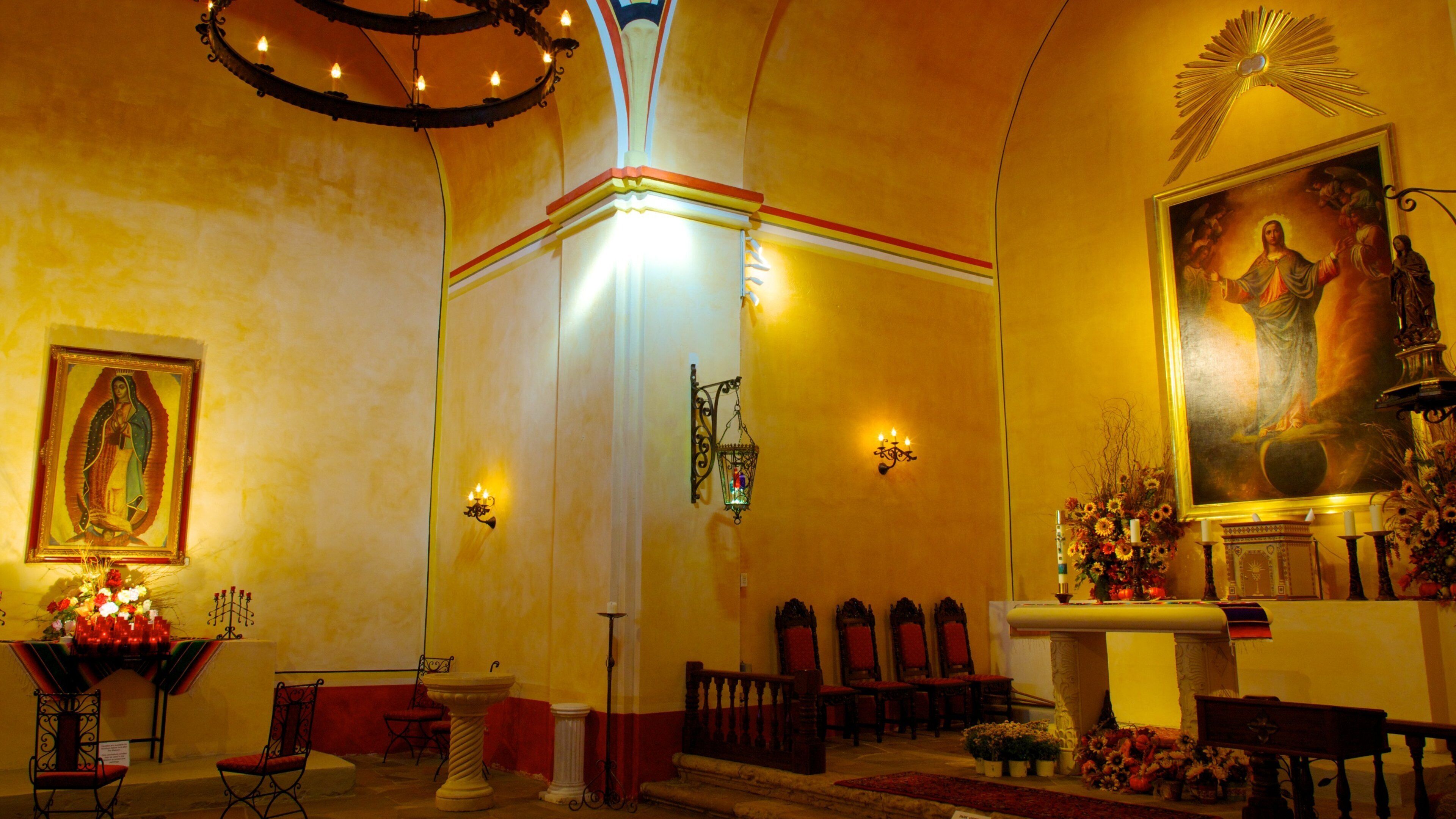 San Antonio Missions National Park som visar religiösa element, en kyrka eller katedral och interiörer