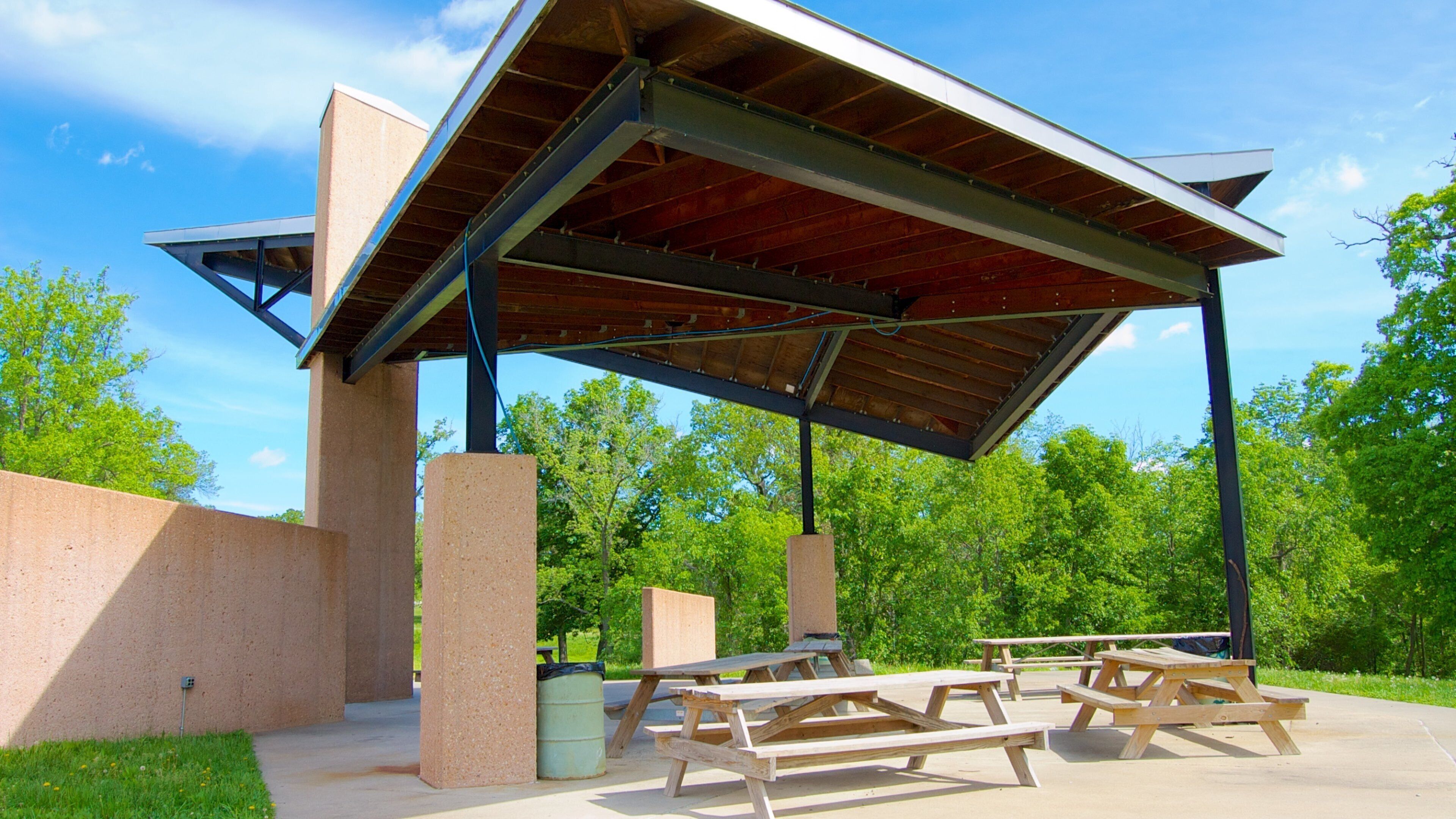 Swope Park showing a garden