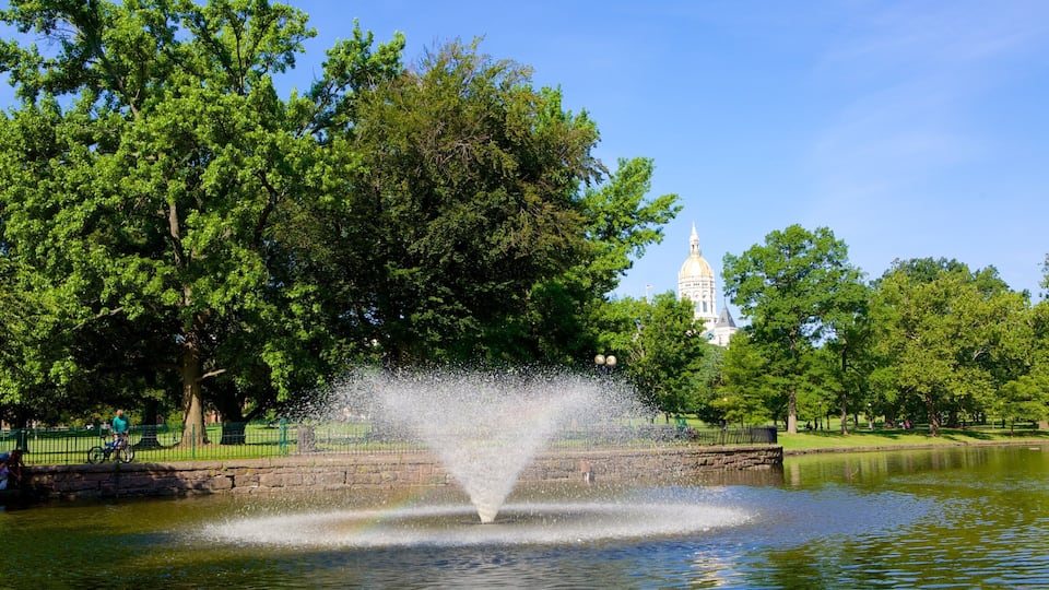 Bushnell Park featuring a pond, a fountain and a park