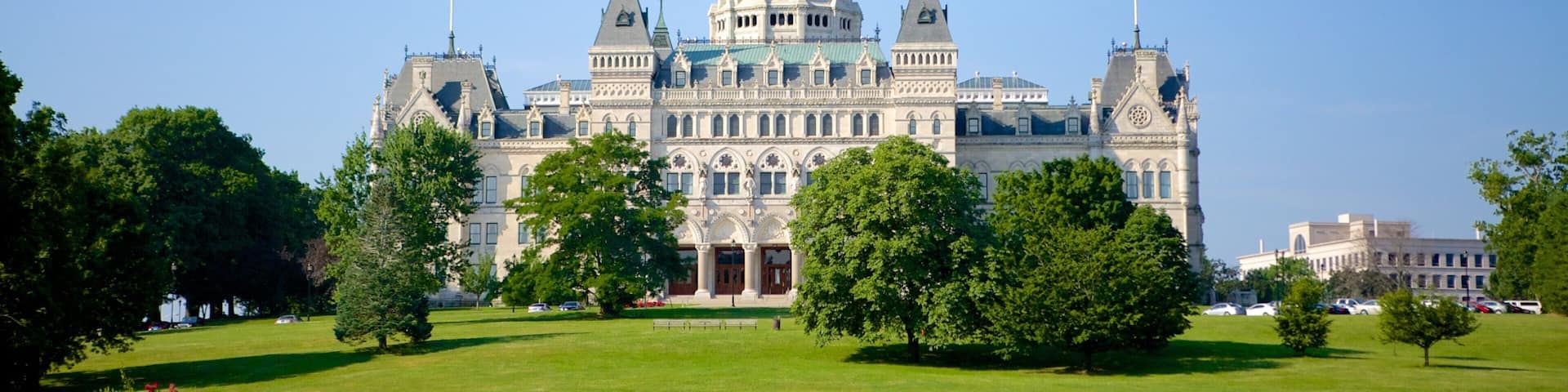 Bushnell Park montrant chĂąteau, patrimoine architectural et parc