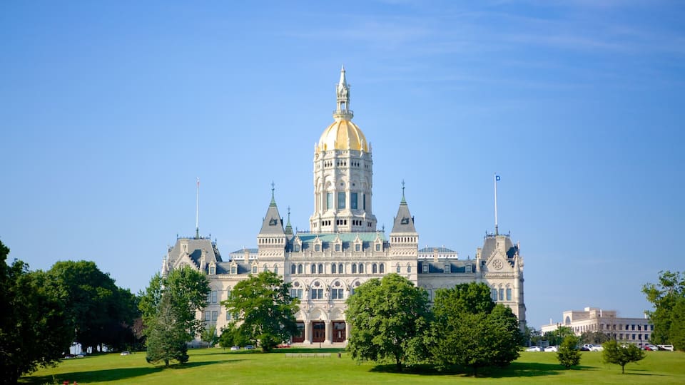 Bushnell Park featuring a garden, heritage architecture and a castle