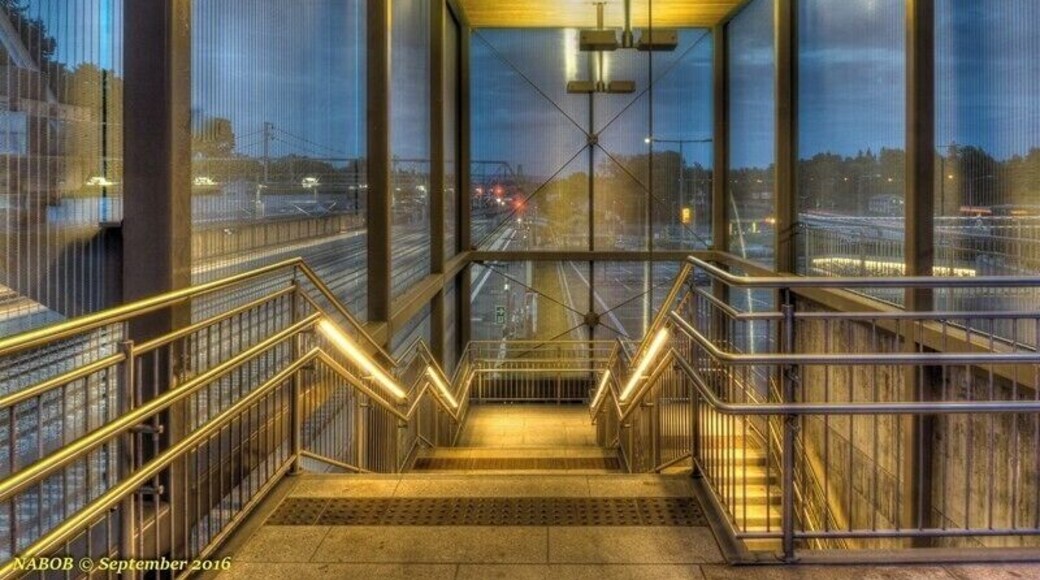 Høvik commuter rail station. Out of the way, but visually pleasing at night. Beam me up, Scotty.
