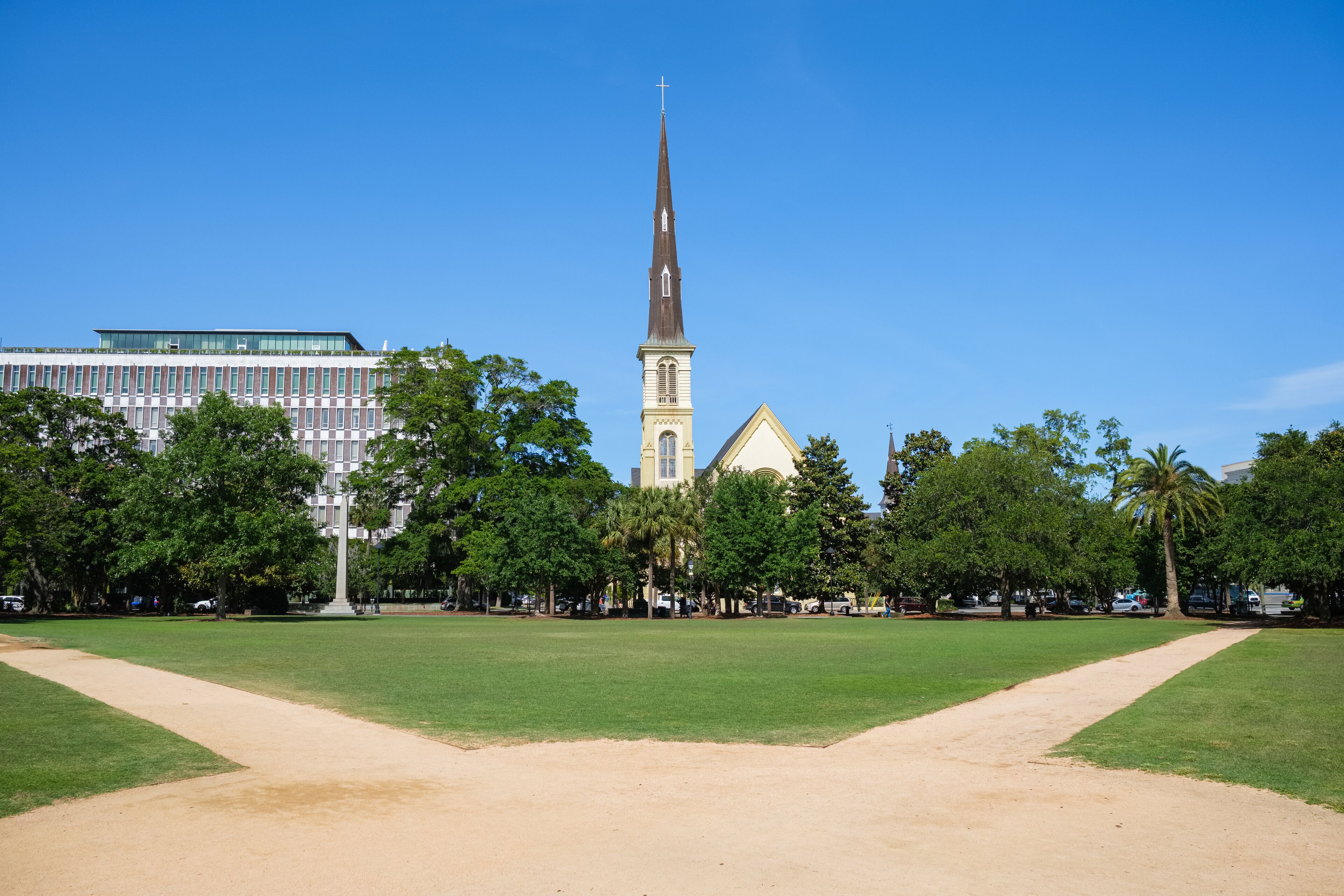 Cityscape of Marion Square in the historic downtown diistrict in Charleston, South Carolina