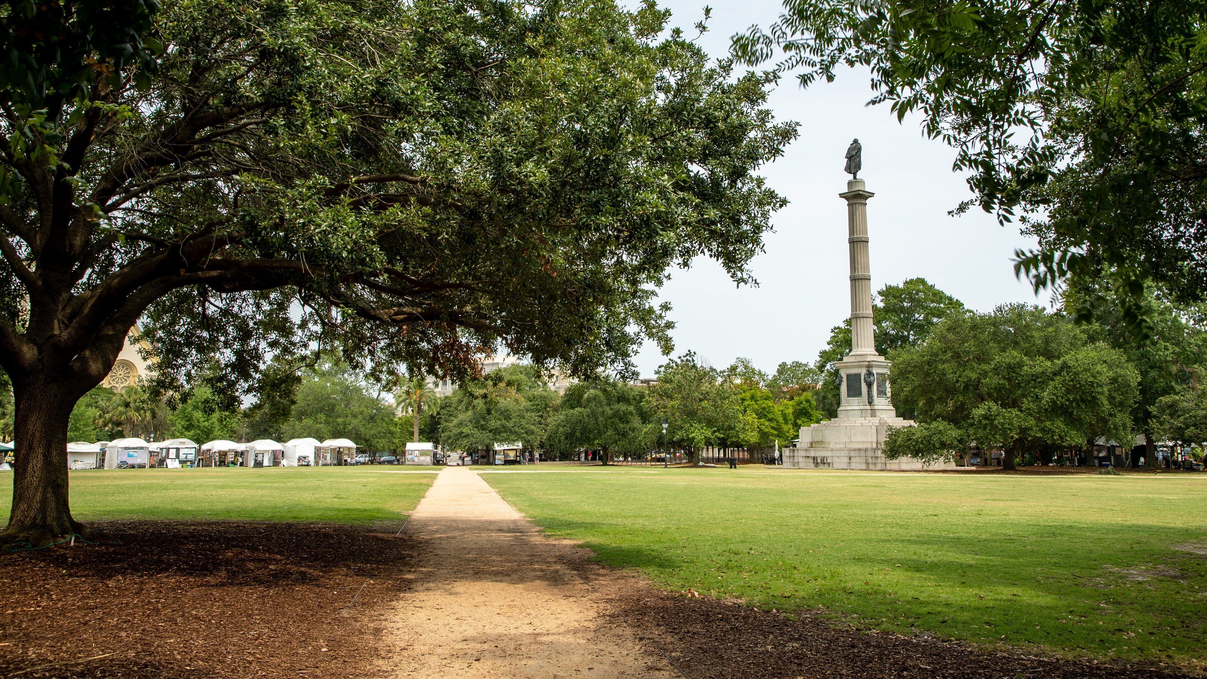 Marion Square featuring a park and a monument