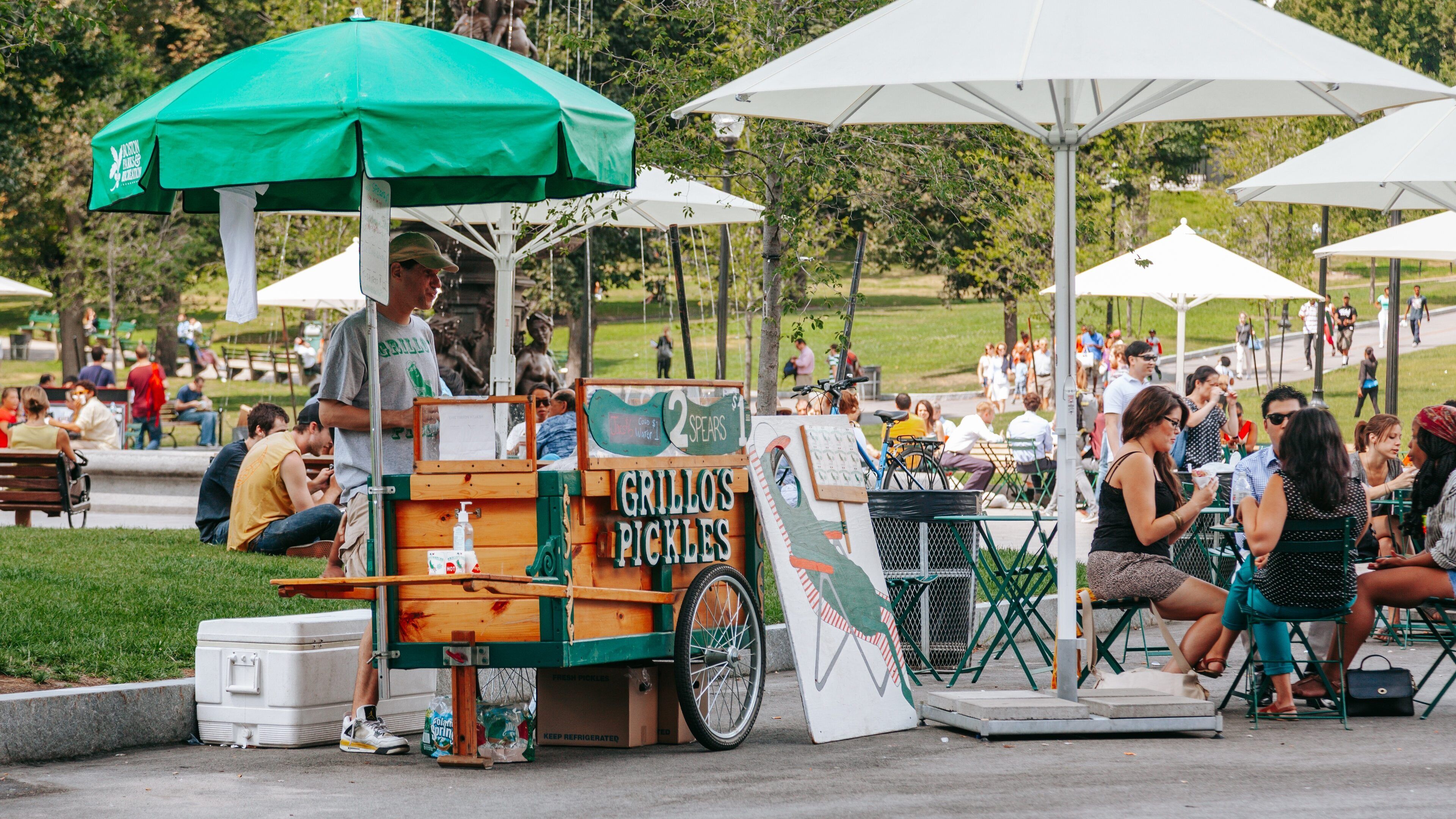 Boston Common featuring markets, a garden and outdoor eating