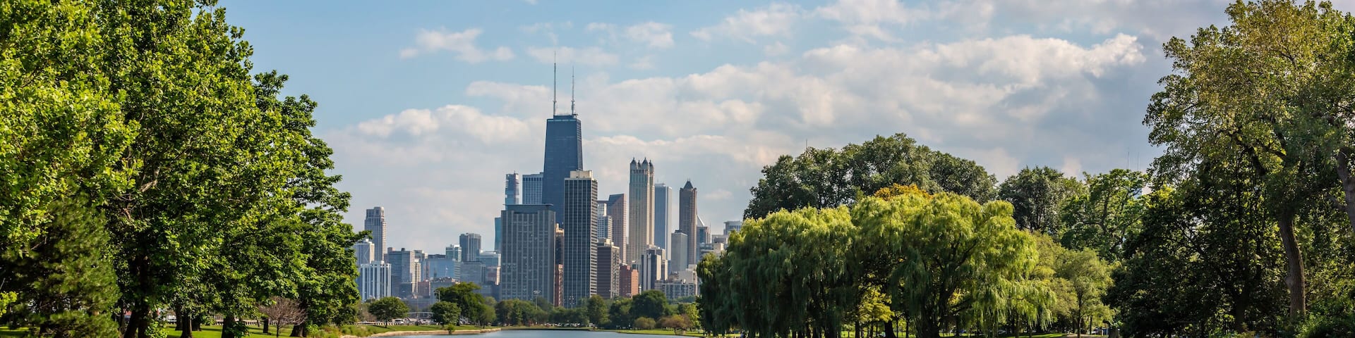Panoramic view of Lincoln Park and the Chicago skyline.