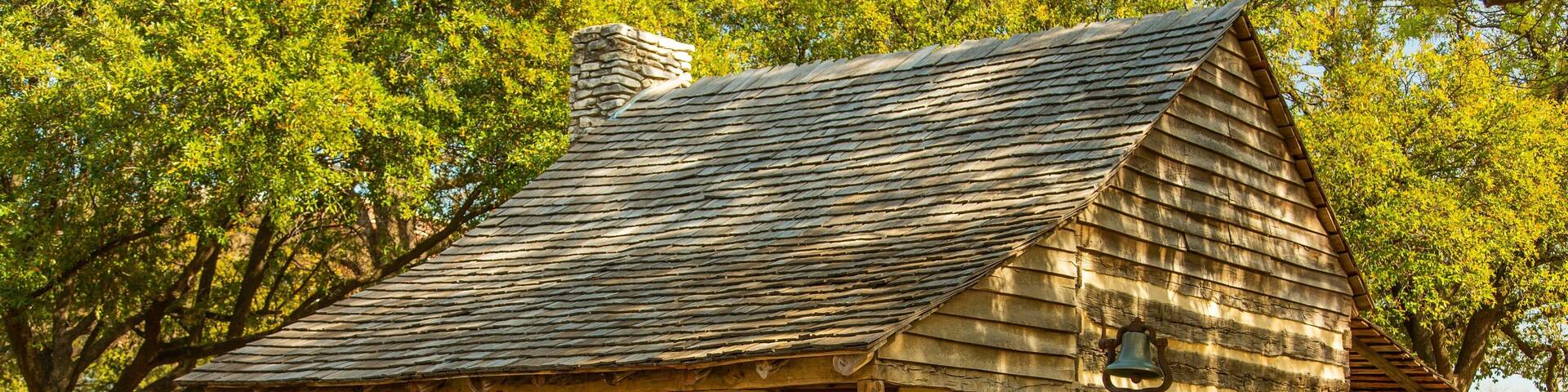 Dallas Heritage Village showing a small town or village and heritage elements