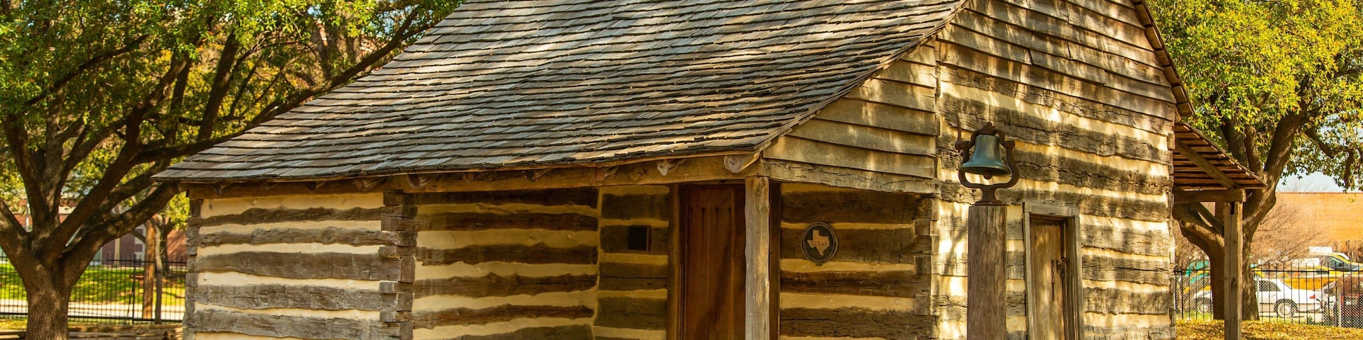 Dallas Heritage Village showing a small town or village and heritage elements