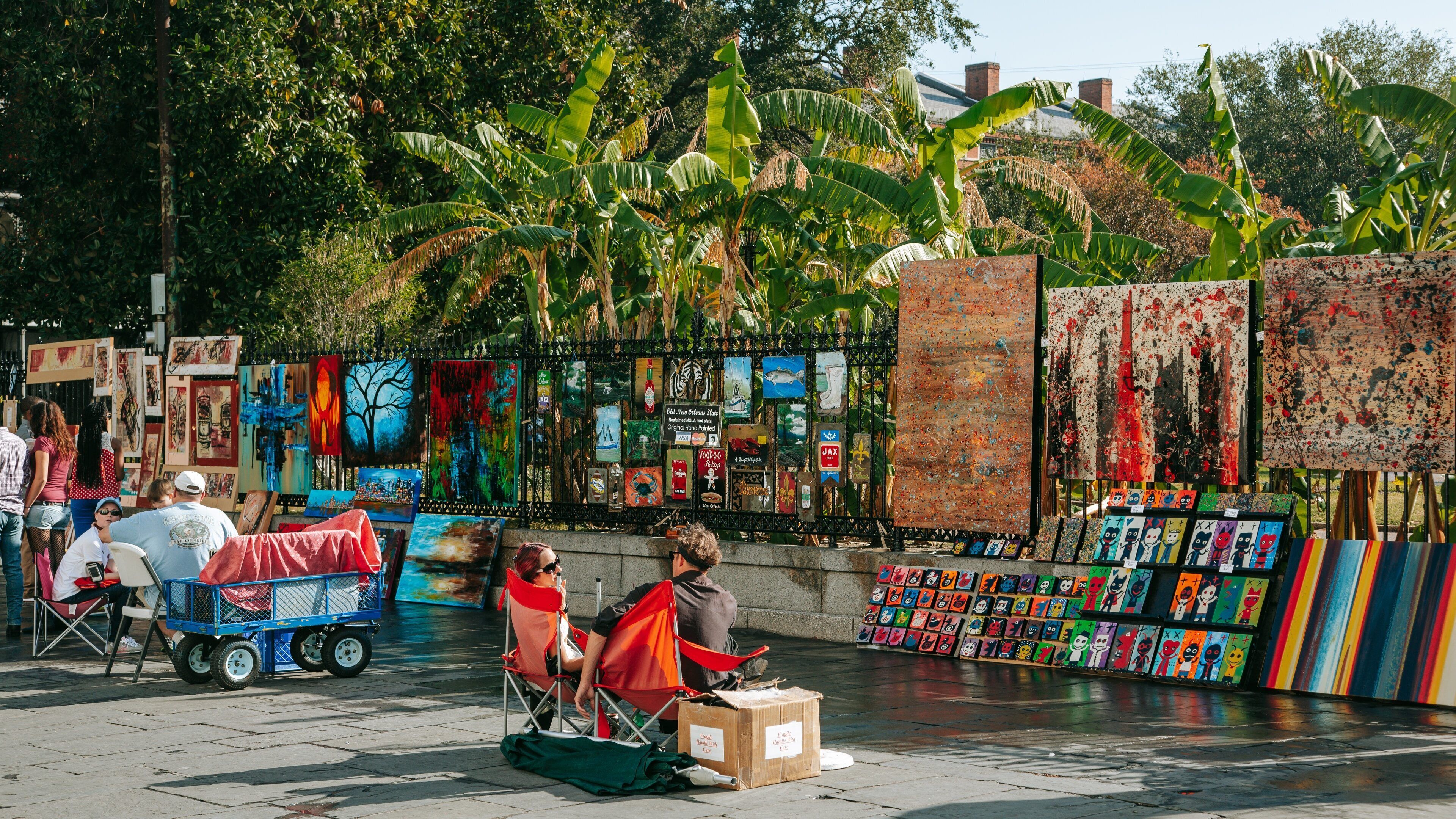 Jackson Square showing street scenes, art and markets