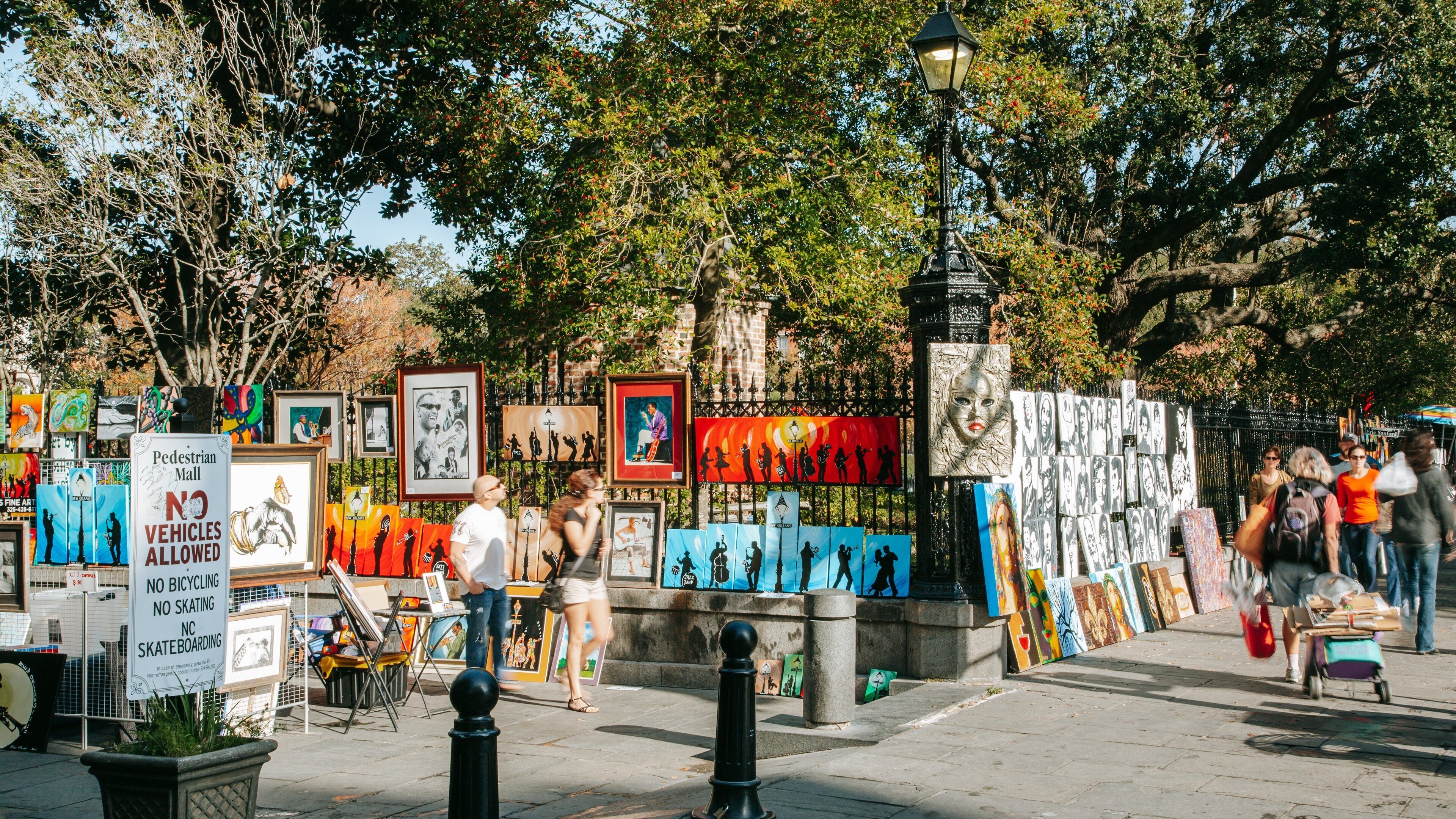 Jackson Square showing street scenes, markets and art