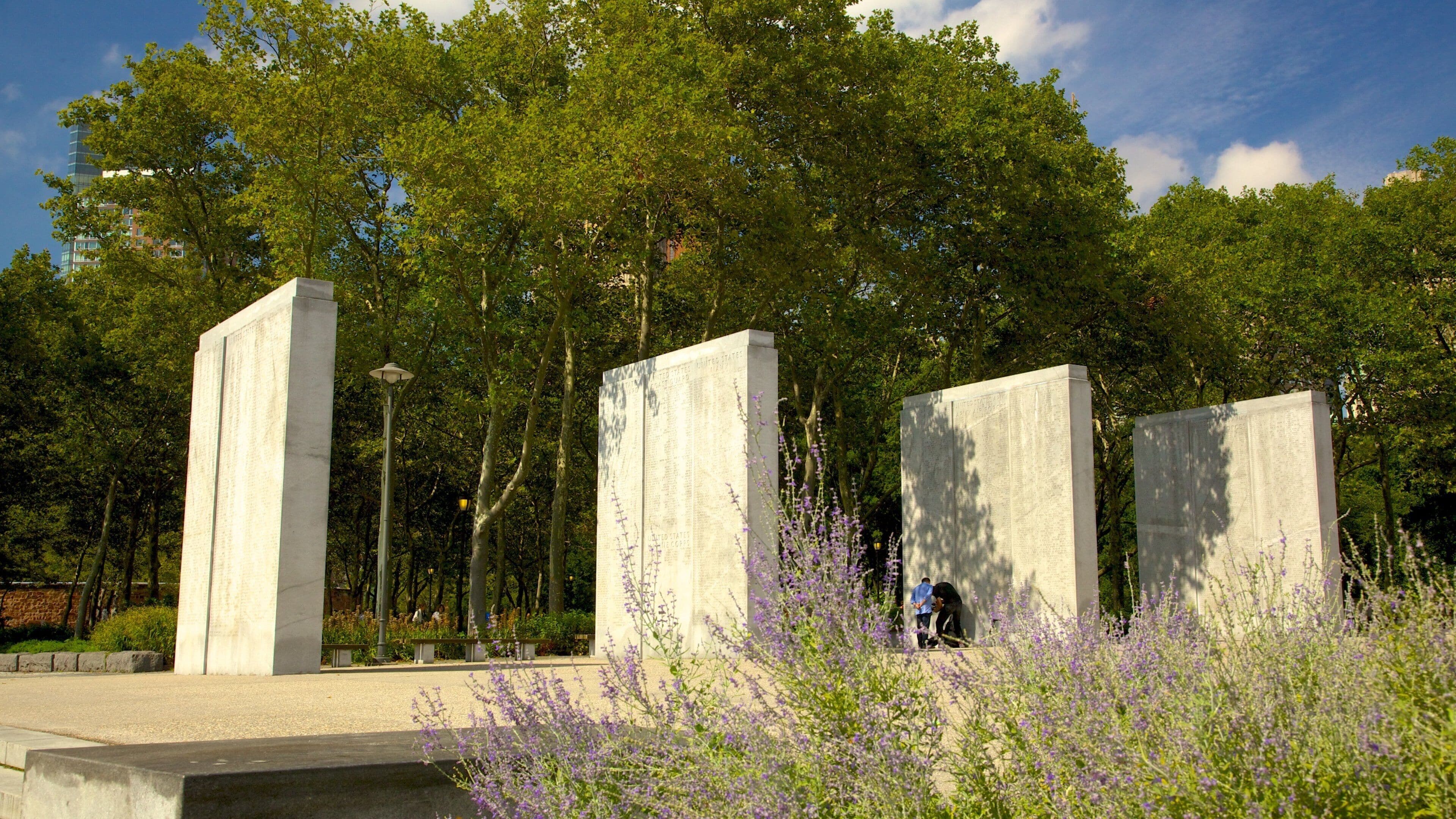 Battery Park showing outdoor art and a park