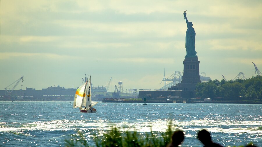 Battery Park featuring a monument, a statue or sculpture and sailing
