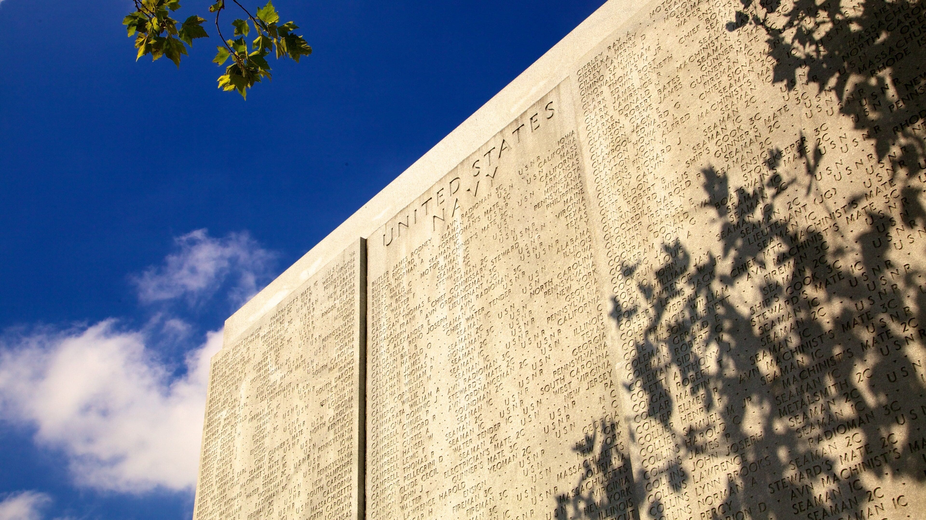 Battery Park featuring a memorial