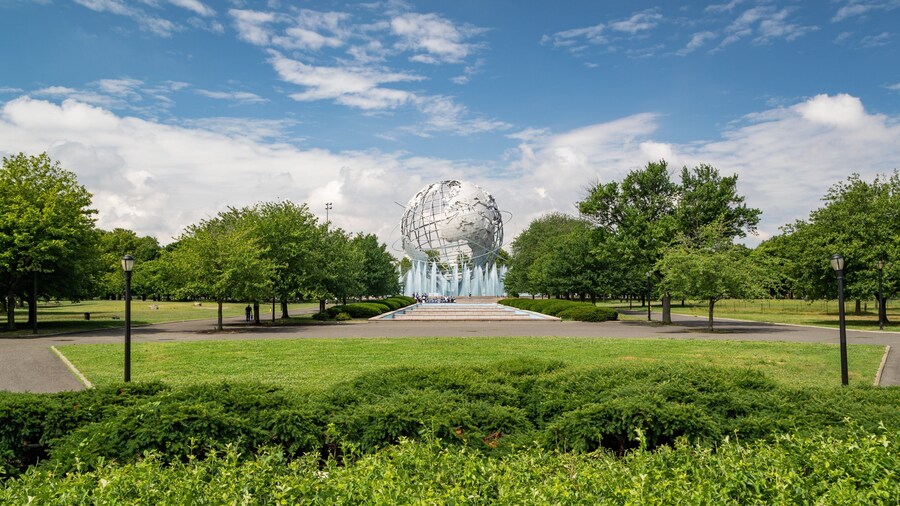 Flushing Meadows-Corona Park featuring a fountain and a garden