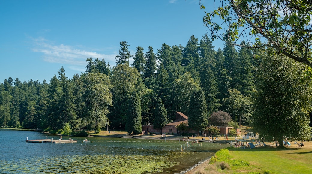 Seward Park which includes a lake or waterhole