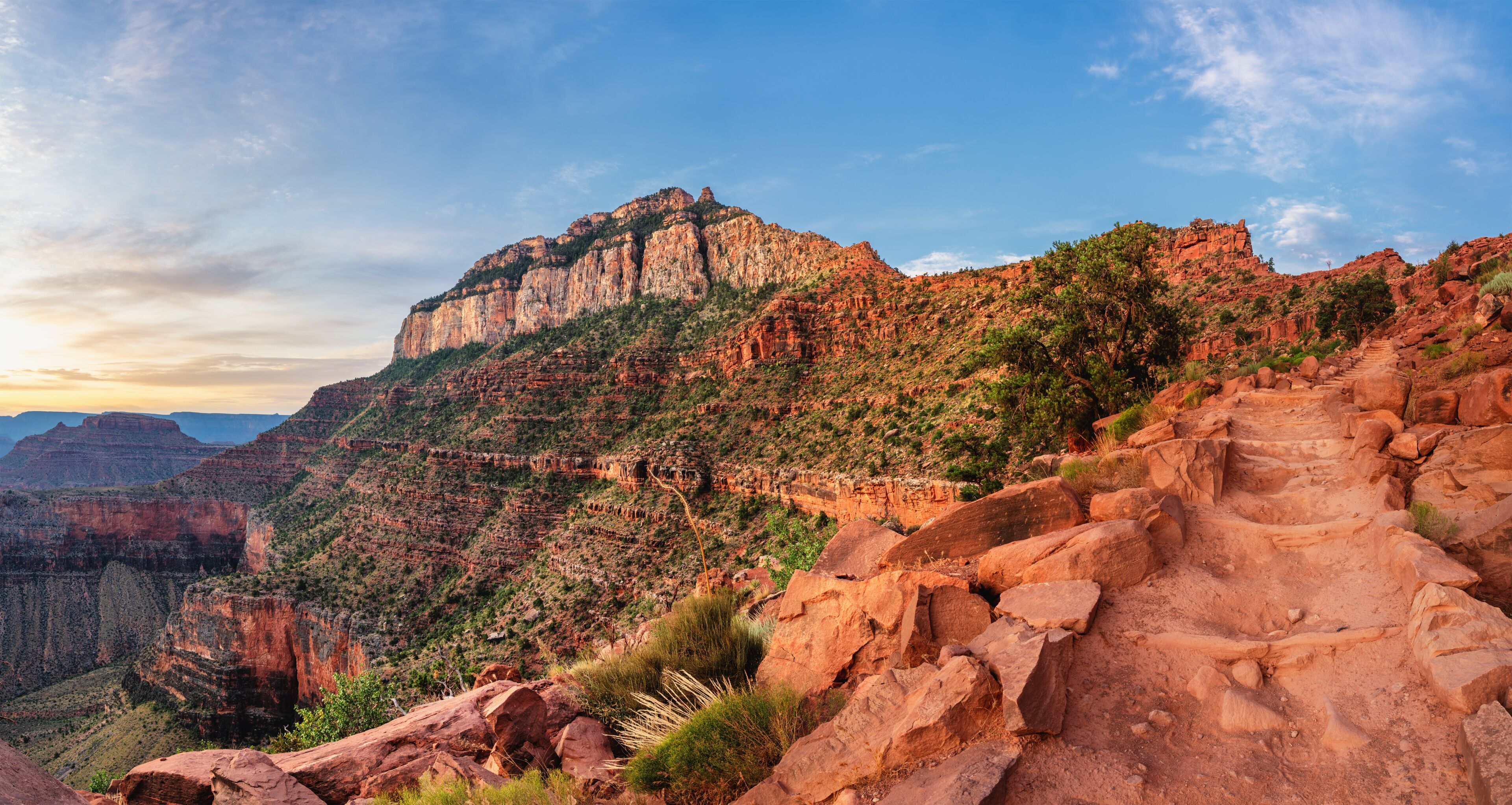 Grand Canyon National Park early morning sunrise on the South Kaibab Trail