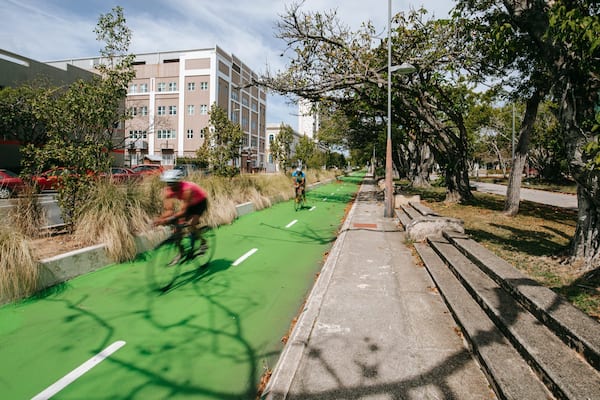 Luis Muñoz Rivera Park showing cycling